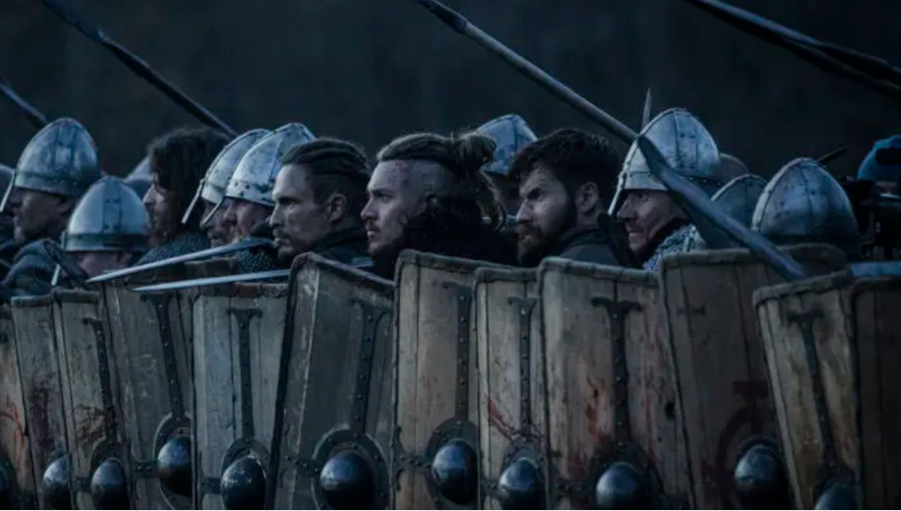 Эксперт по средневековому оружию раскритиковал сцену битвы в «Последнем королевстве»
